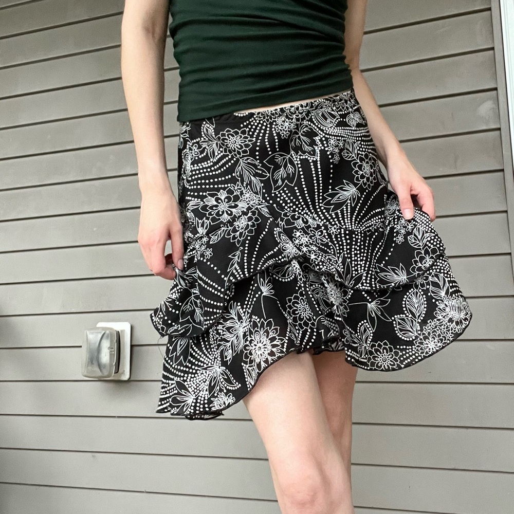 VINTAGE flowy floral ruffled tiered mini skirt